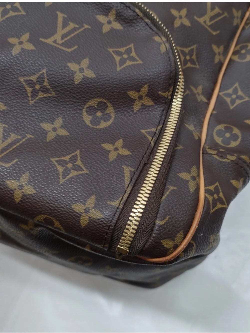 Louis Vuitton Monogram Canvas Travel or gym bag in Brown with Tan Trim - Picture 7 of 14
